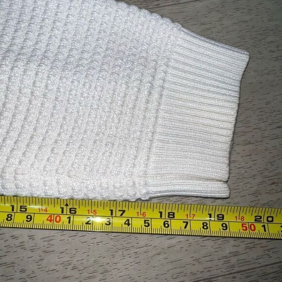 CM White Waffle Texture Long Sleeve Pullover Top White with Knit Tigers Women’s - Picture 6 of 10